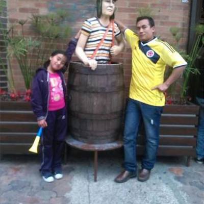 Timeline: HISTORIA DE JHONATAN CAMACHO