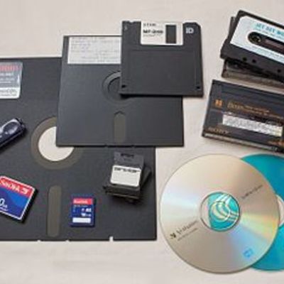 Timeline: Evolucion de los medios de almacenamiento