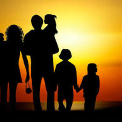 Timeline: papel que juegan los padres en cada etapa del desarrollo de sus hijos por Jose joel Saenz