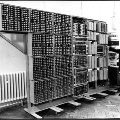 Timeline: HISTORIA DE LA INFORMÁTICA IRATZE ÁVILA