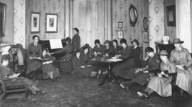 Timeline: Encerradas: " Un cuarto propio" de Virgina Woolf