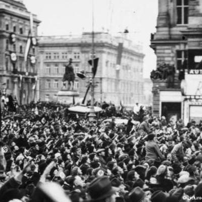 Timeline: Holocaust Timeline