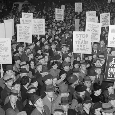 Timeline: The Holocaust