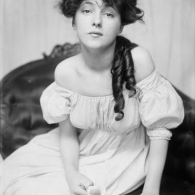 Timeline: fashion thru the ages