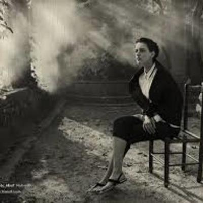 Timeline: ENCERRADAS:MEDITACIÓN EN EL UMBRAL