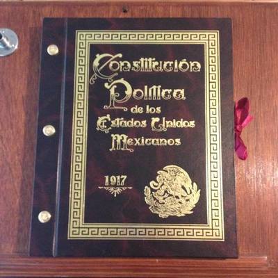 Timeline: LA POLÍTICA Y LAS POLÍTICAS SOCIALES EN MÉXICO 1917-2000