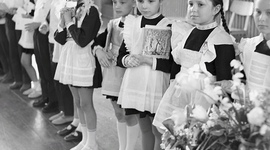 Timeline: Лента времени "Школьная форма: история в фотографиях"