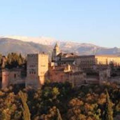 Timeline: What can a tourist do in Granada when it's sunny?