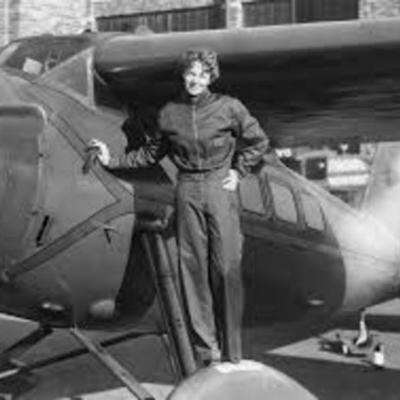 Timeline: LA AVIADORA AMELIA EARHART