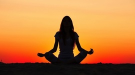 Timeline: Historia de las terapias naturales y medicinas alternativas desde la antigua roma y Grecia hasta la actualidad (Yoga y Homeopatía)