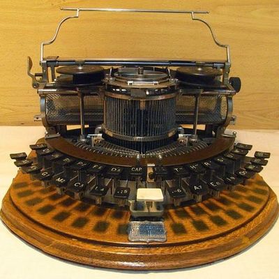 Timeline: Maquina de escribir por el paso del tiempo