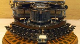 Timeline: Maquina de escribir por el paso del tiempo