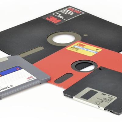 Timeline: Línea del Tiempo de los dispositivos de almacenamiento externos