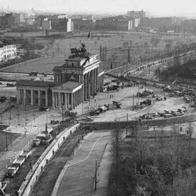 Timeline: LA GUERRA FRÍA