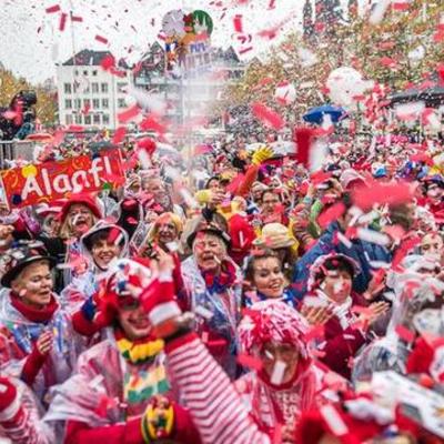 Timeline: Karneval in Koln- Allie Mae