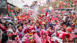 Timeline: Karneval in Koln- Allie Mae