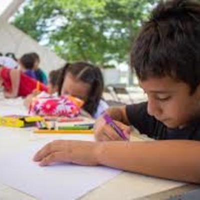 Timeline: Autore, fechas y sus aportes a cerca de los cuatro pilares en la educación inicial.    Integrantes: Monica Padilla Torrijos, Rosa Mejia Contreras, Maria Andrade Del valle