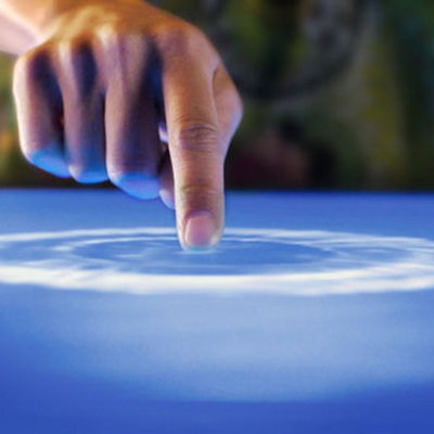 Timeline: Telas Touch Screen