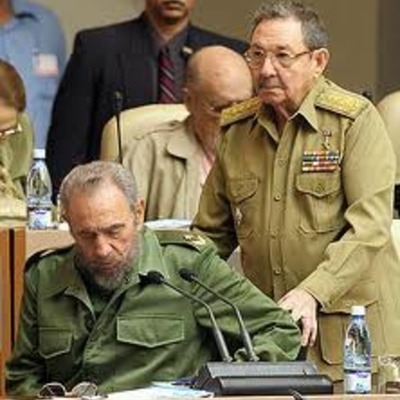 Timeline: Esta situacion exploto definitivamente a finales del siglo XIX con la aparicion de sindicatos, partidos politicos, que propugnaban un sistema social mas just, siguiendo los postulados de Marx y Engels.