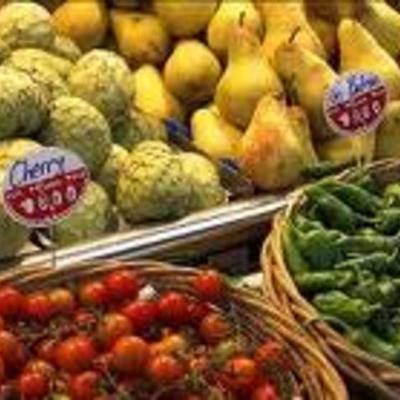 Timeline: ECONOMIA MIXTA DE MERCADO, La importancia del sistema de planificacion central va mas alla de su propia dinamica, pues su funcionamiento y el mantenimiento de derechos sociales gratuitos para todos sus ciudadanos dio lugar a una economia mixta.