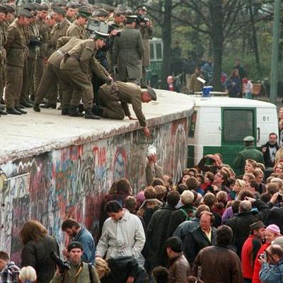 Timeline: La construcción del Muro de Berlín, ladrillo a ladrillo
