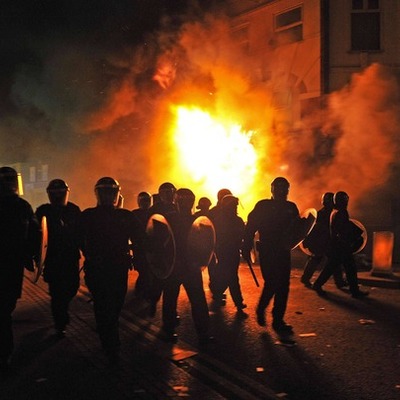 Timeline: Les émeutes embrasent Londres depuis samedi