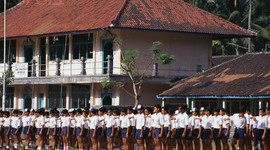Timeline: Bersekolah