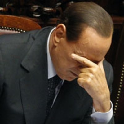 Timeline: L'ère Berlusconi au fil des scandales