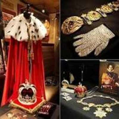 Timeline: Who's life is this ..?