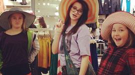 Timeline: Sarah Gordon: Childhood