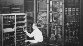 Timeline: LA PRIMERA COMPUTADORA