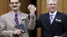 Timeline: 1999 - 2012 : du pacs au mariage pour tous.