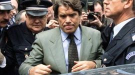 Timeline: Bernad Tapie et Marseille: des liens étroits