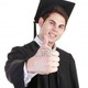 11235792 se graduo con un pulgar hacia arriba signo