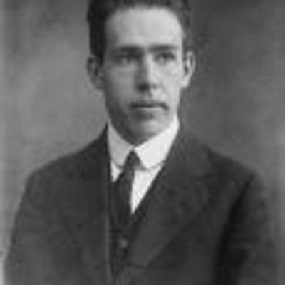 Timeline: Neils Bohr's Life