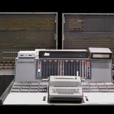 Timeline: EL COMPUTADOR, momentos conmemorativos