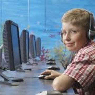 Timeline: Encuentro entre computadoras y escuela