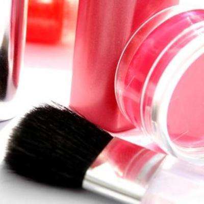 Timeline: Le maquillage démocratise la beauté