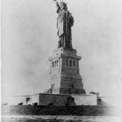 Timeline: From Poland to America