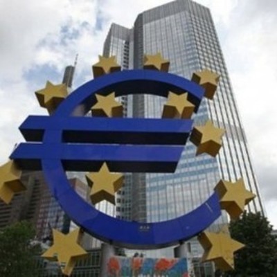 Timeline: 65 años de construcción europea y acontecimientos mundiales .