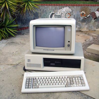 Timeline: Historia del computador, internet y primera experiencia con un computador