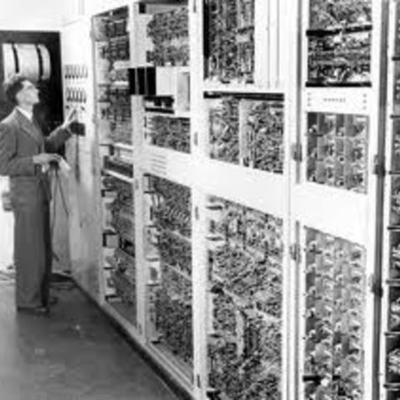 Timeline: historia de la internet y generacion de los computadores