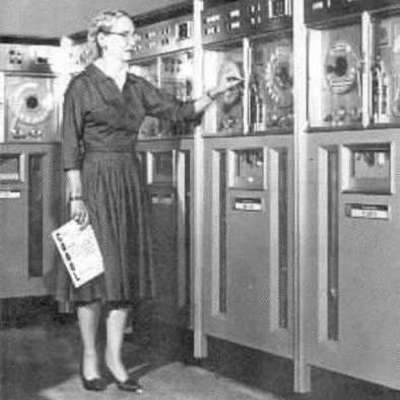 Timeline: GENERACIONES DE LAS COMPUTADORAS Y LA HISTORIA DEL INTERNET