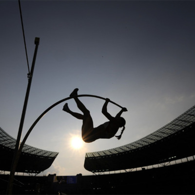 Timeline: Прыжки с шестом: как высоко улетели за 100 лет