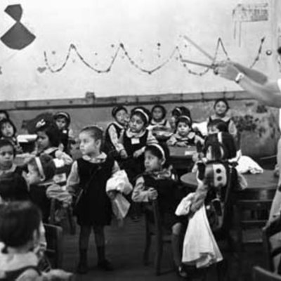 Timeline: LA FIGURA DEL MAESTRO EN LA HISTORIA DEL PENSAMIENTO PEGAGÓGICO