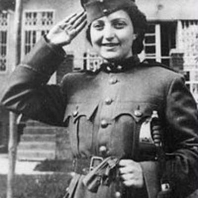 Timeline: חנה סנש