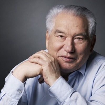 Timeline: Чингиз Айтматов