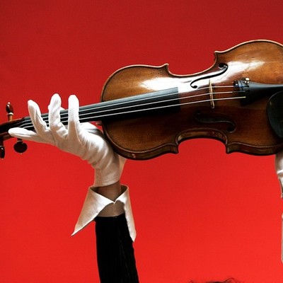 Timeline:  1 апреля в Лондоне на аукционе "Кристи" продаётся скрипка Страдивари. Начальная цена 850 фунтов стерлингов.