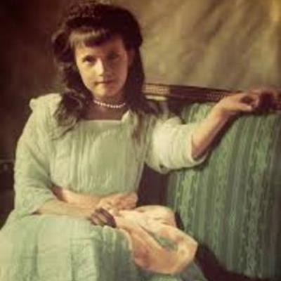 Timeline: Anastasia Romanovs By Maren