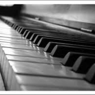 Timeline: Historia Musical: LucaasBLl